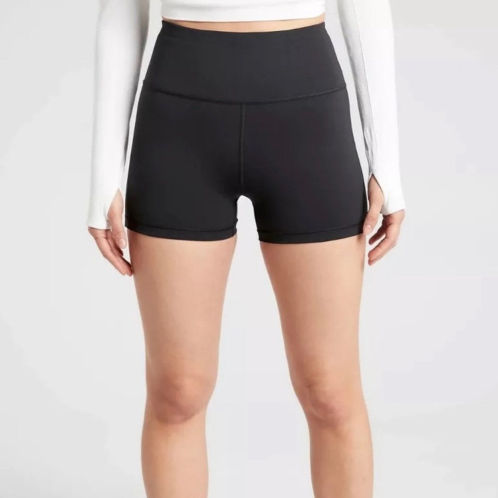 Athleta Ultimate Shortie EUC
